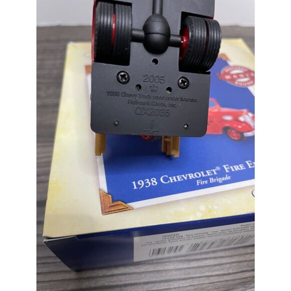 Hallmark Keepsake Ornament 1938 Chevrolet Fire Engine Truck Die Cast **READ** - Picture 11 of 13